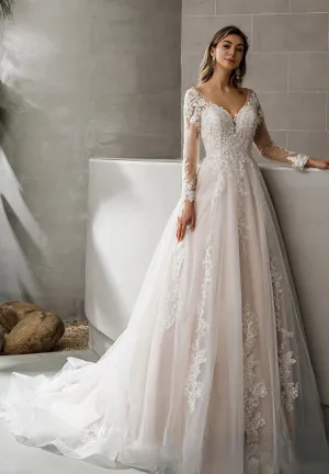 Classic Princess Wedding Dress With V-Neck and Long Sleeves