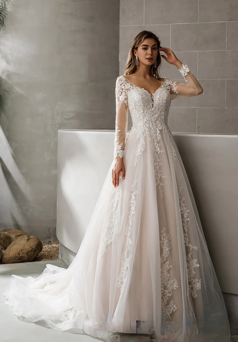 Classic Princess Wedding Dress With V-Neck and Long Sleeves