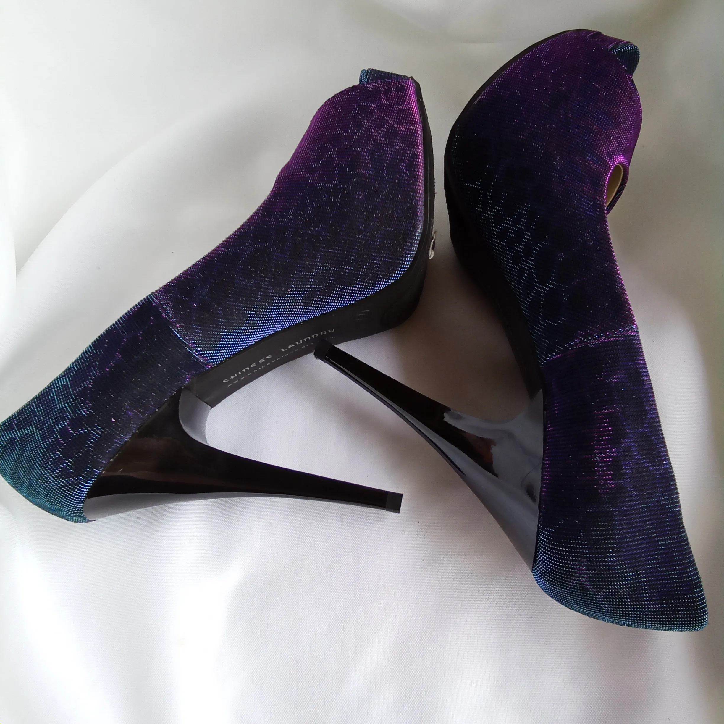 Iridescent Pumps | Chinese Laundry | Hot Spots - Giraffe - Blue Multi