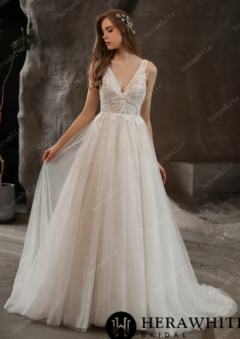 Lovely Lace V-Neck Wedding Dress with Tulle Skirt