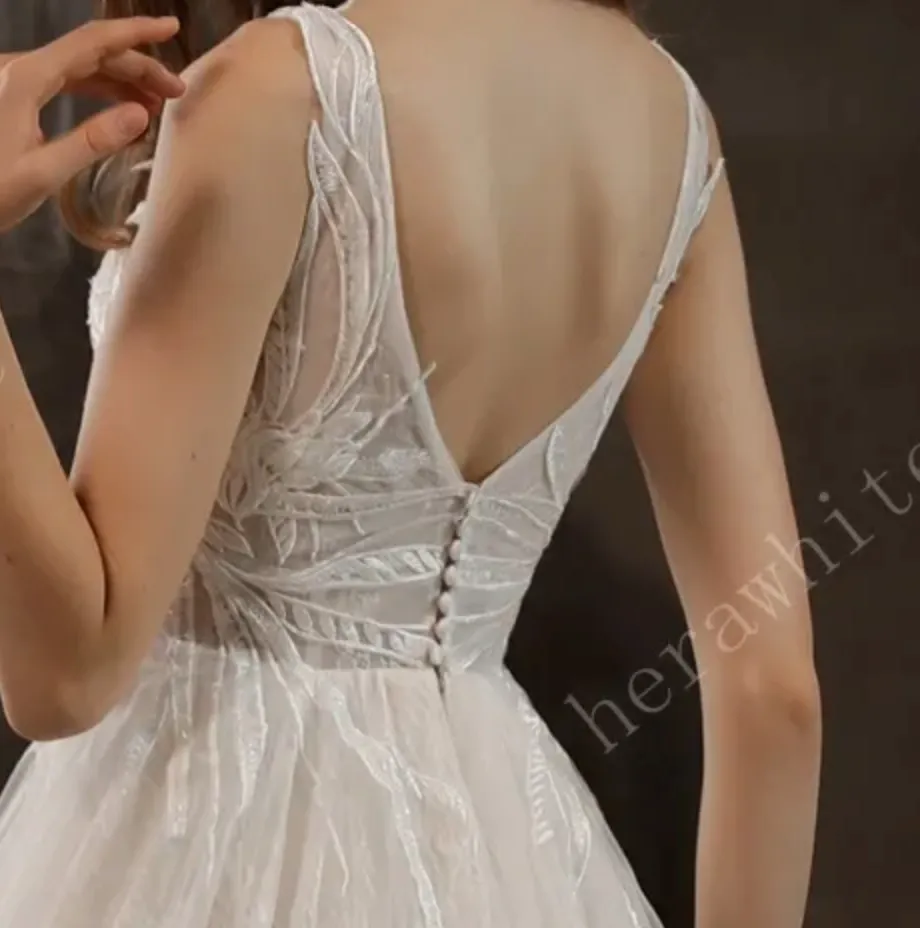 Lovely Lace V-Neck Wedding Dress with Tulle Skirt