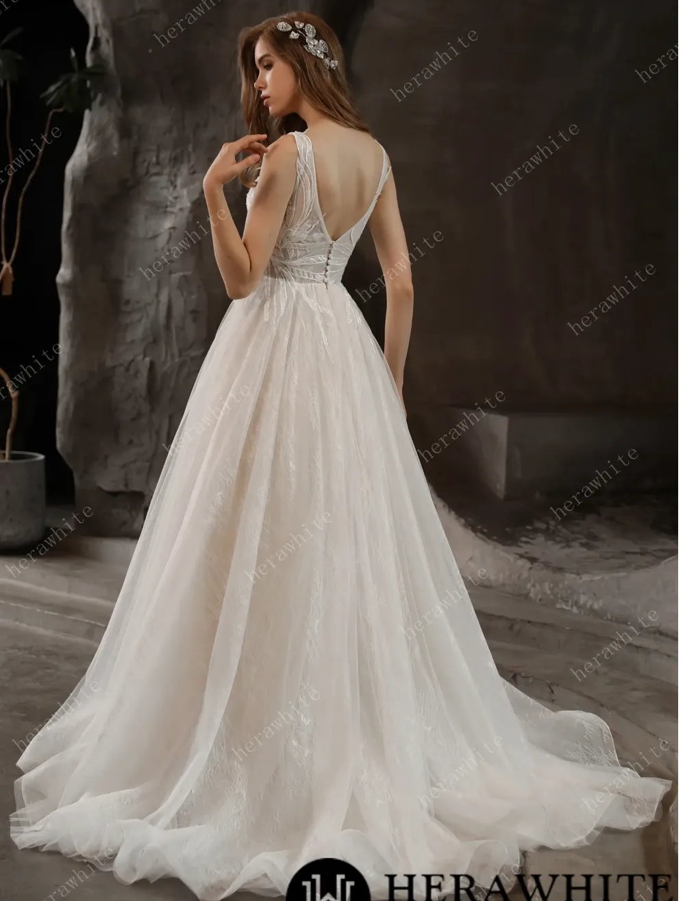 Lovely Lace V-Neck Wedding Dress with Tulle Skirt