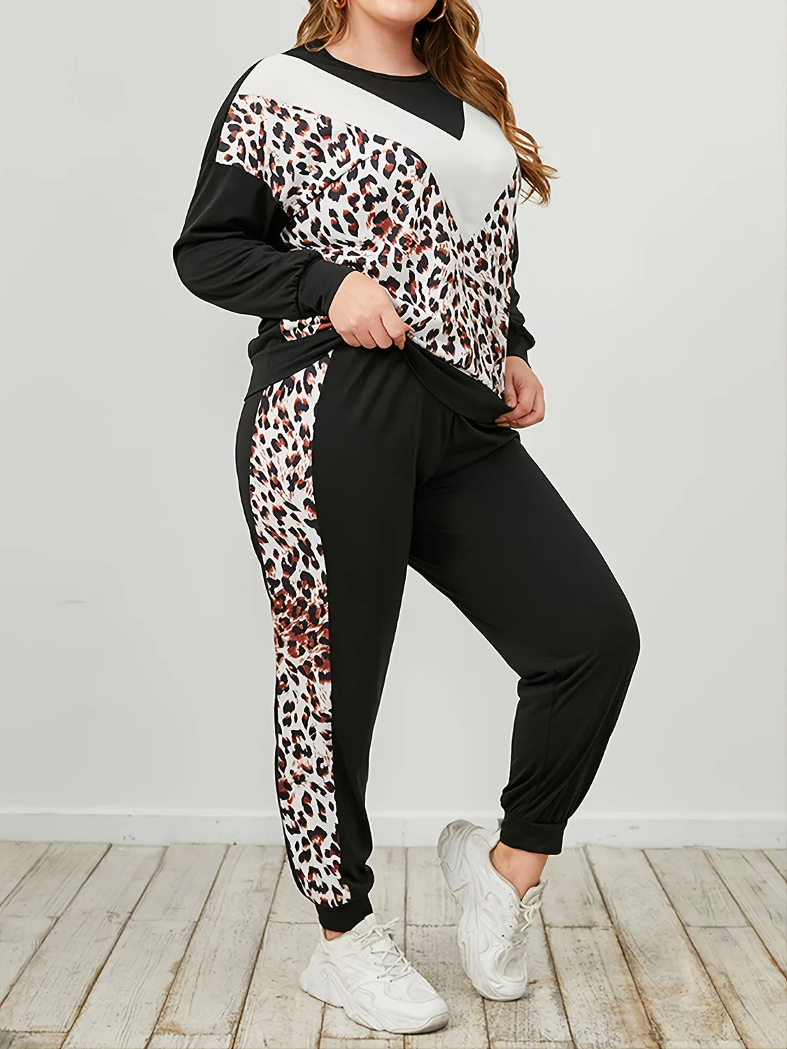 Plus Size Leopard Sweatshirt and Sweatpants Set: Cozy and Stylish for Every Day